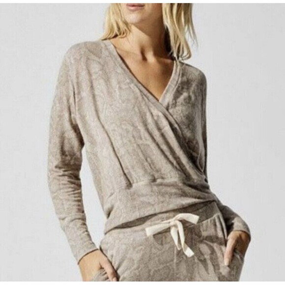 Sundry Women's Snakeskin Print Wrap Sweater in Sand Size 2 / Medium Long Sleeve - Picture 1 of 7